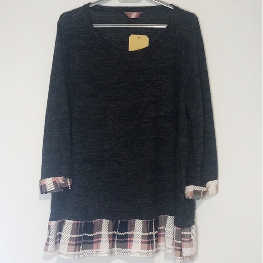 SJS. Women's quarters sleeves black /gray top sweet shit plaid hem 1X